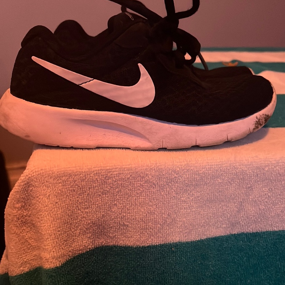 Toddler size12 Nike shoes 👟